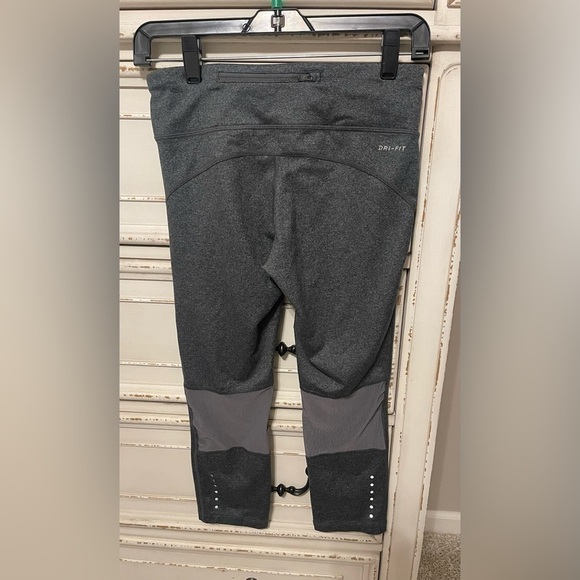 NIKE DriFit Capri Leggings - Picture 3 of 6